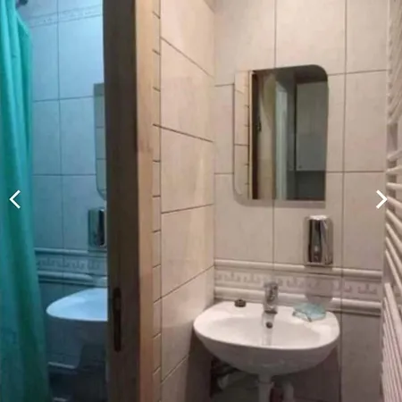 леосфера Hostel