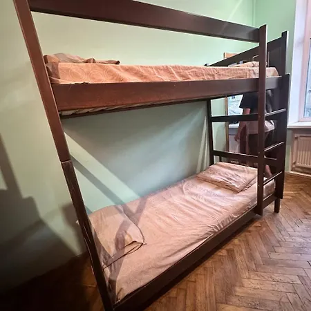 леосфера Hostel
